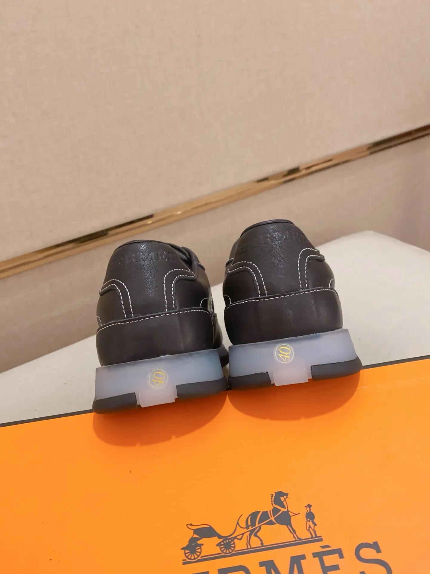 Ex-factory price: 500💰《HERMES》【Classic Original Version】Hermès; Top 🔝 Purchasing Agency 🔍🔍Men's latest 🇺🇸 counters are sold simultaneously, original imported from Italy ▲▲First-layer cowhide ▲▲ (high-end, extravagance and class) times) Exquisite workmanship (Italian 🇮🇹Imported water-dyed 🐂cowhide lining) sole: Original sole provided by the original factory, ⚠️exclusive double-layer activity·TPR·rubber·combined molded outsole; super comfortable·wear-resistant·non-slip·environmental protection The real thing is more beautiful if you take the real thing (high quality, follow the order), you can enter and exit the counter at will * Number of yards: 38·39·40·41·42·43·44# (can be customized 45.)